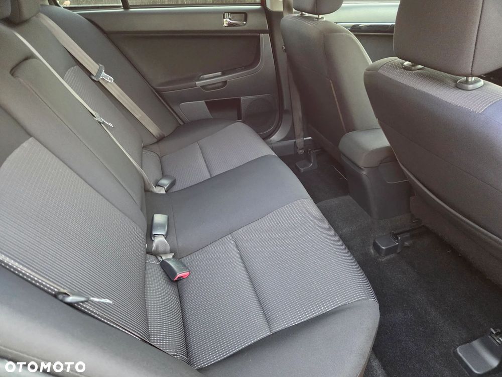 Mitsubishi Lancer - 11