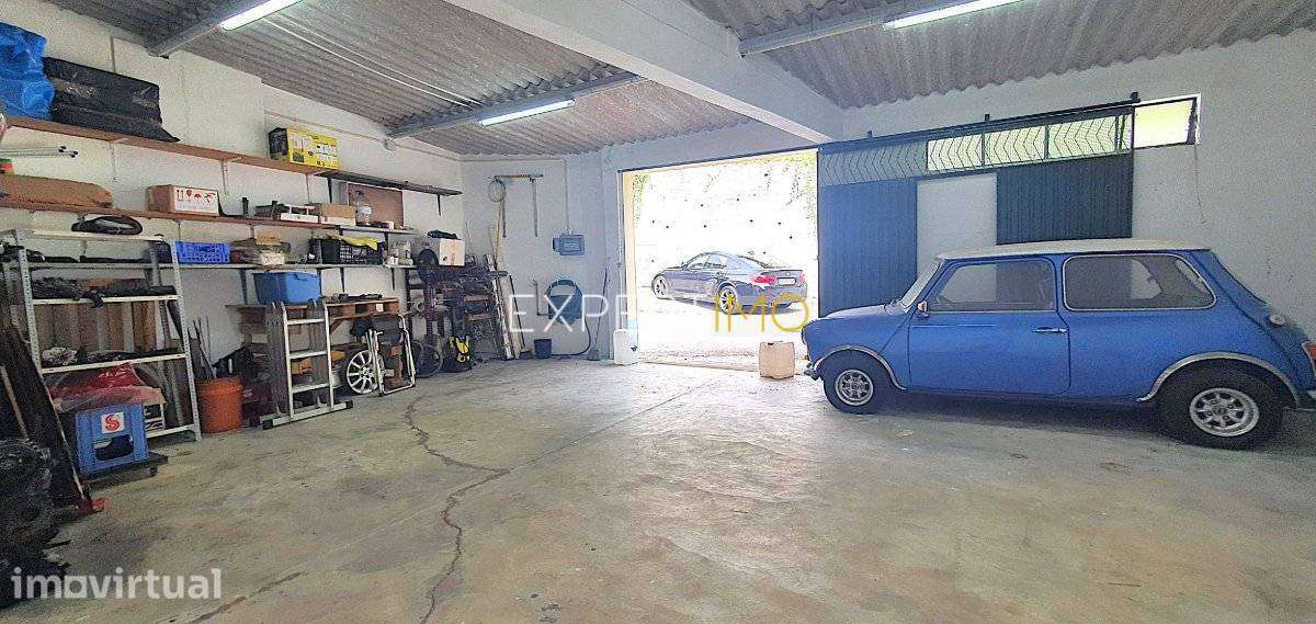Garagem Ampla Centralizada com Excelente Pé Direito - Grande imagem: 4/8