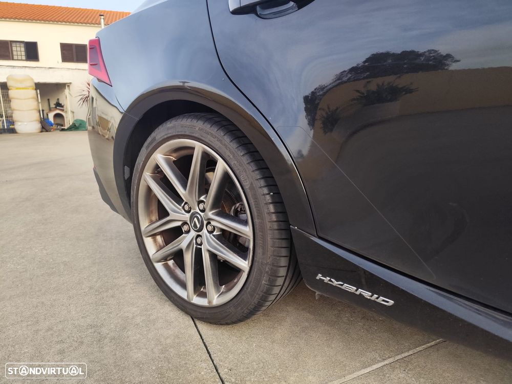 Lexus IS 300H F Sport - 16