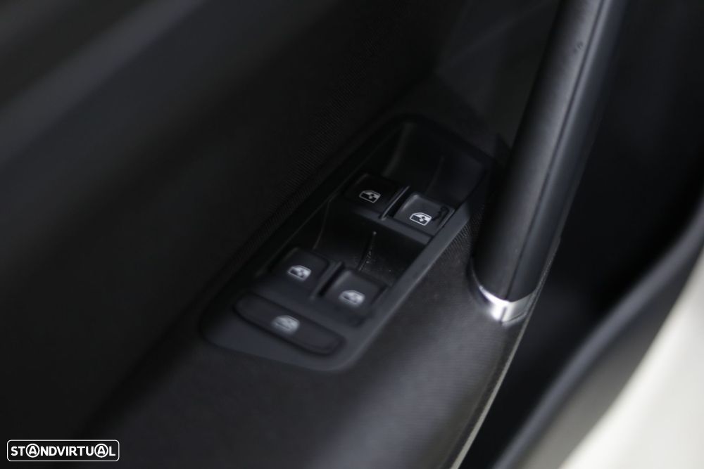 VW Golf 1.0 TSI R-Line - 12