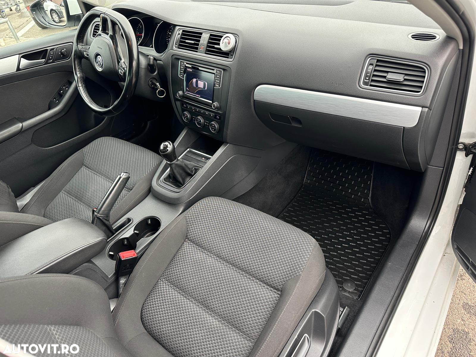 Volkswagen Jetta 2.0 TDI Comfortline - 9