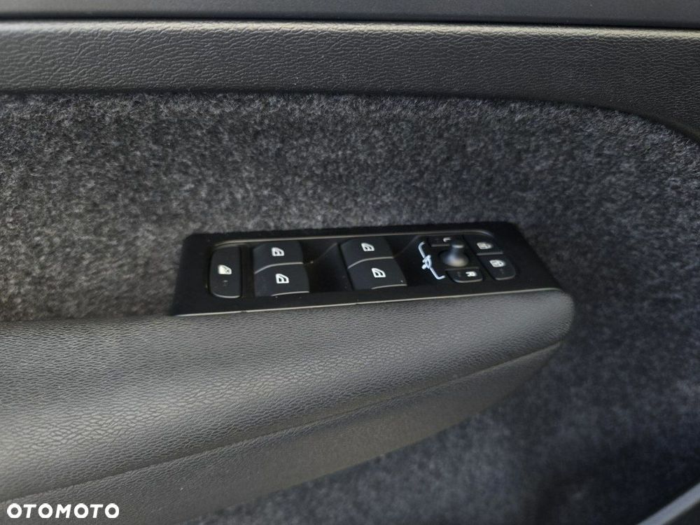 Volvo XC 40 T3 Geartronic Momentum Pro - 17