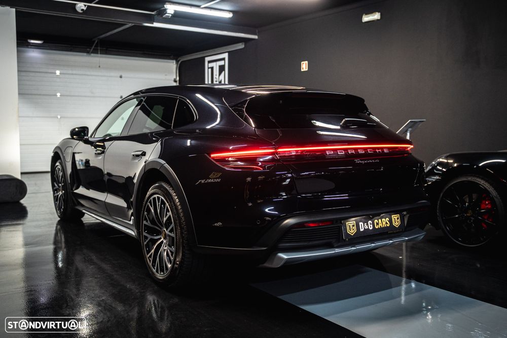 Porsche Taycan Cross Turismo 4 - 3