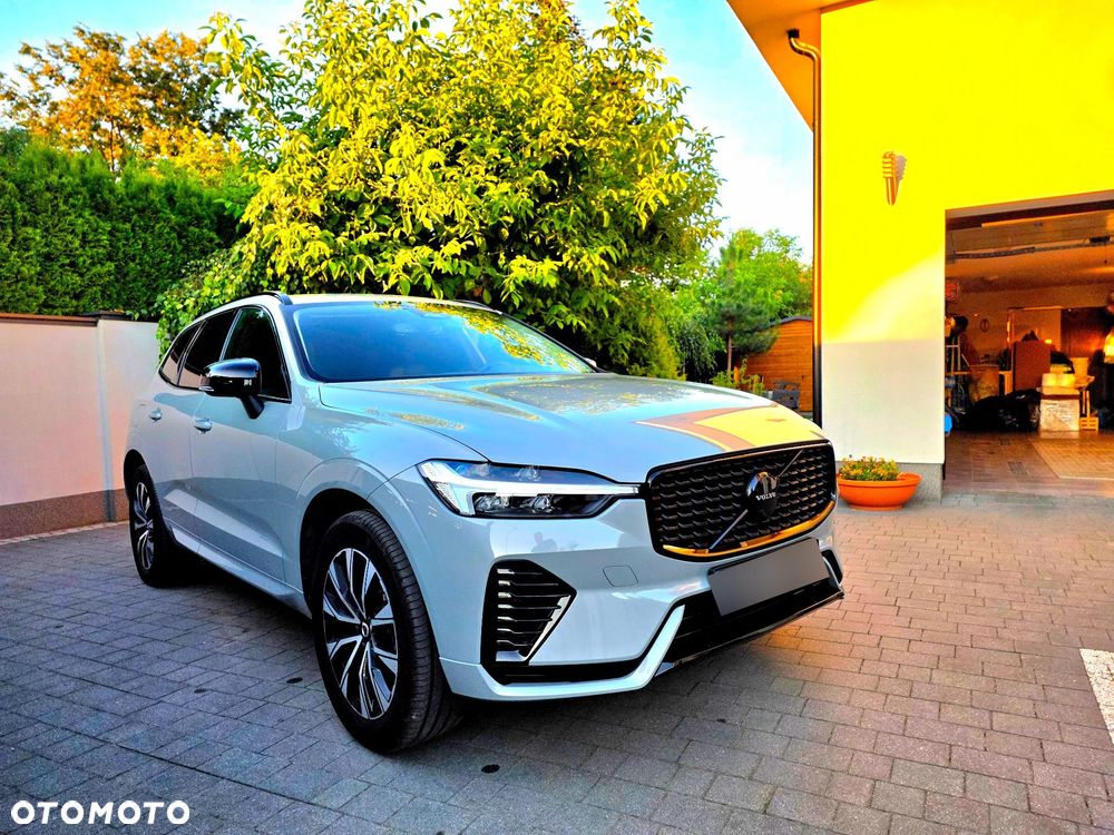 Volvo XC 60 B4 D AWD Plus Dark - 4