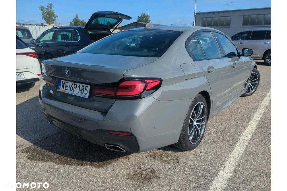 BMW Seria 5 520d xDrive - 5