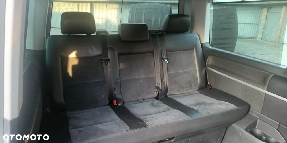 Volkswagen Multivan - 13