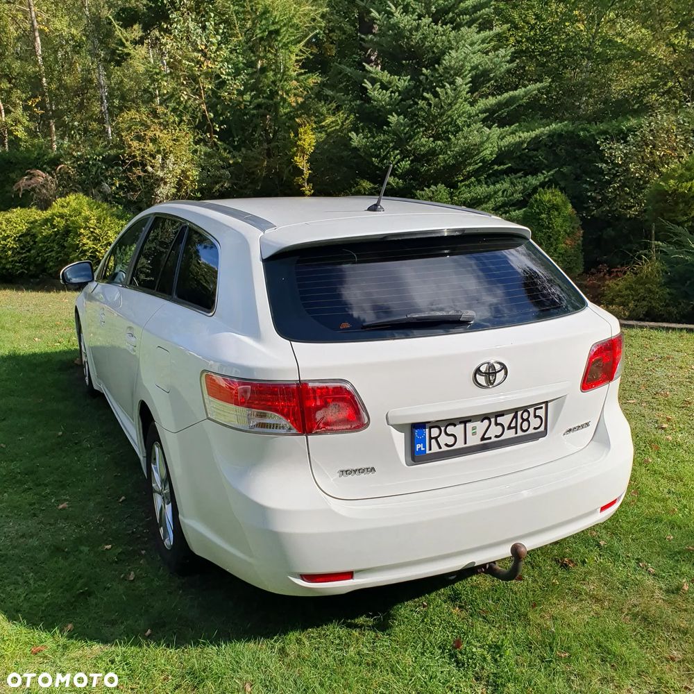 Toyota Avensis 2.0 D-4D Sol Premium - 4
