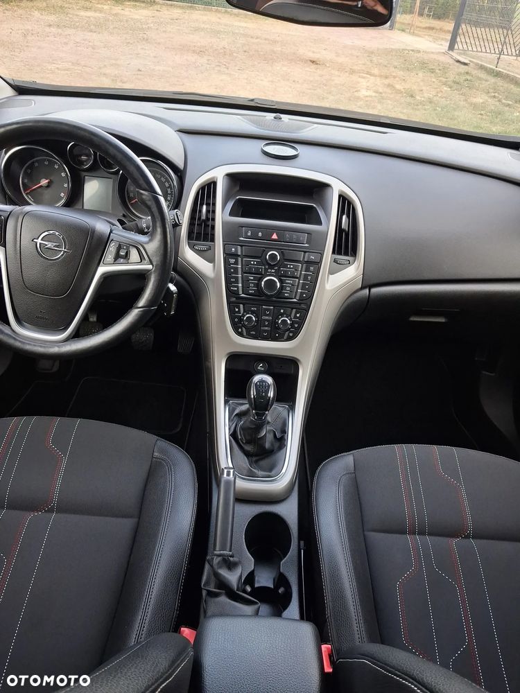 Opel Astra 1.4 150 Jahre - 9