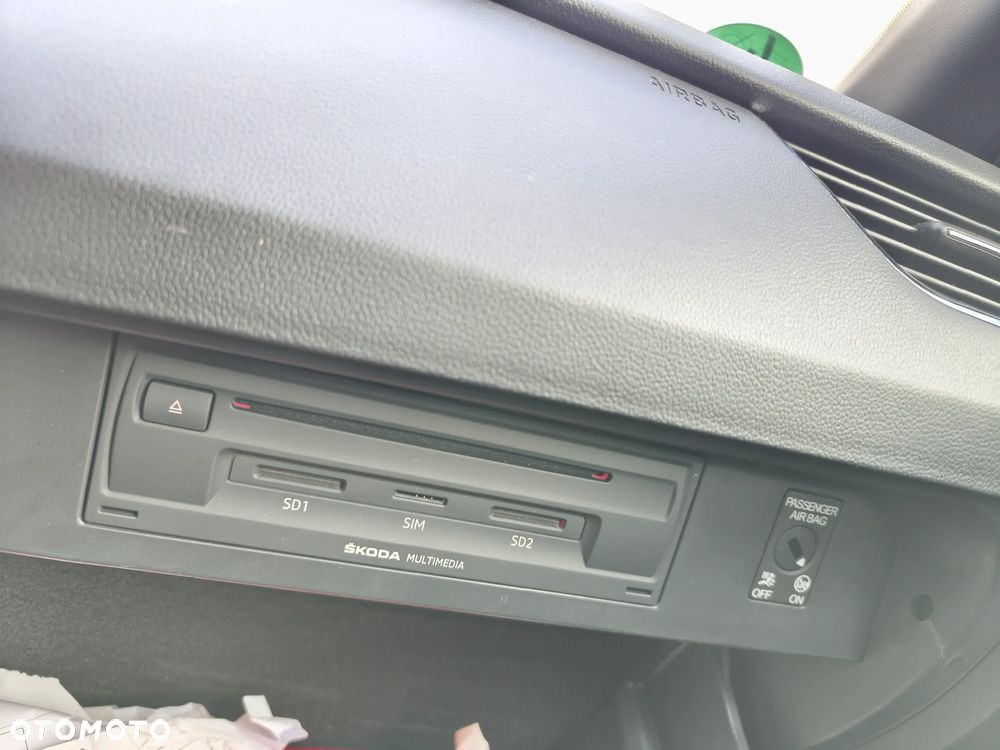 Skoda Octavia 2.0 TDI DSG RS - 25