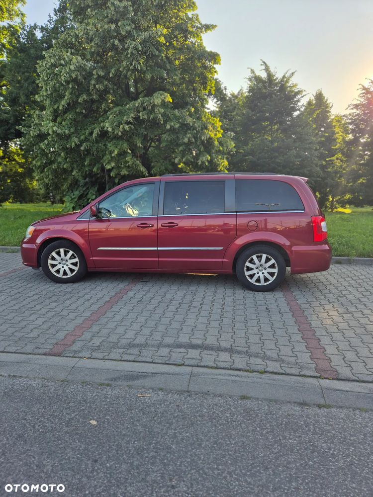Chrysler Town & Country - 4