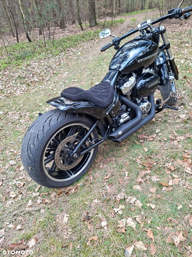 Harley-Davidson Softail Breakout - 20