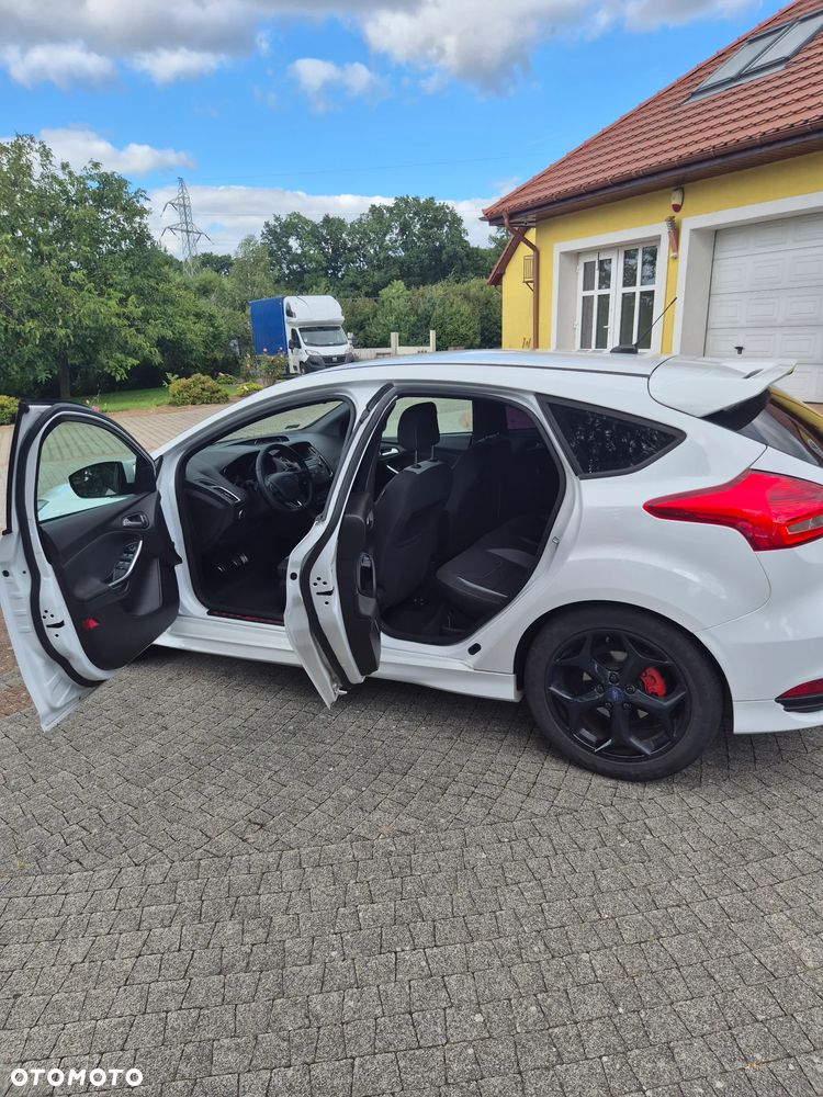 Ford Focus 2.0 EcoBoost ST - 18