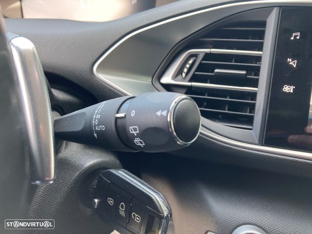 Peugeot 308 SW BlueHDi 130 EAT8 Style - 20