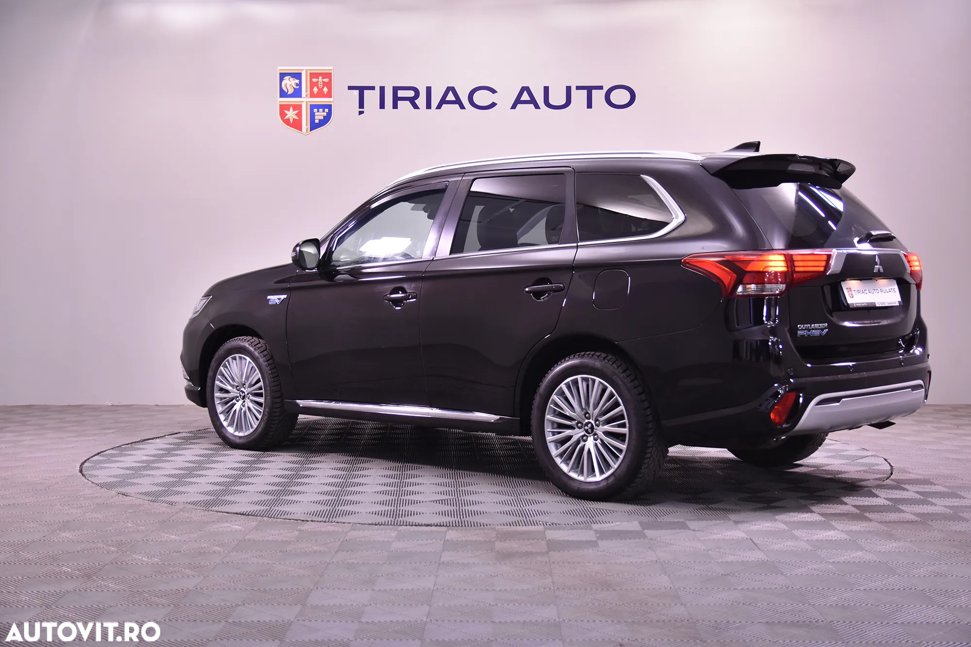 Mitsubishi Outlander - 3
