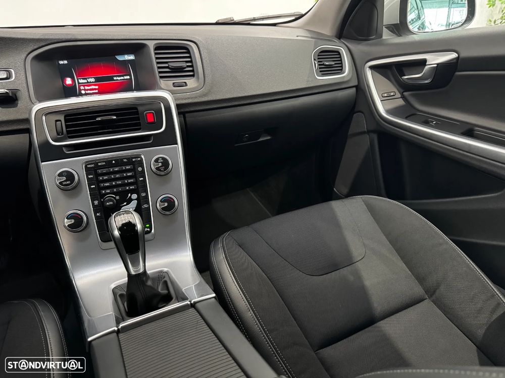 Volvo V60 2.0 D3 Momentum - 23