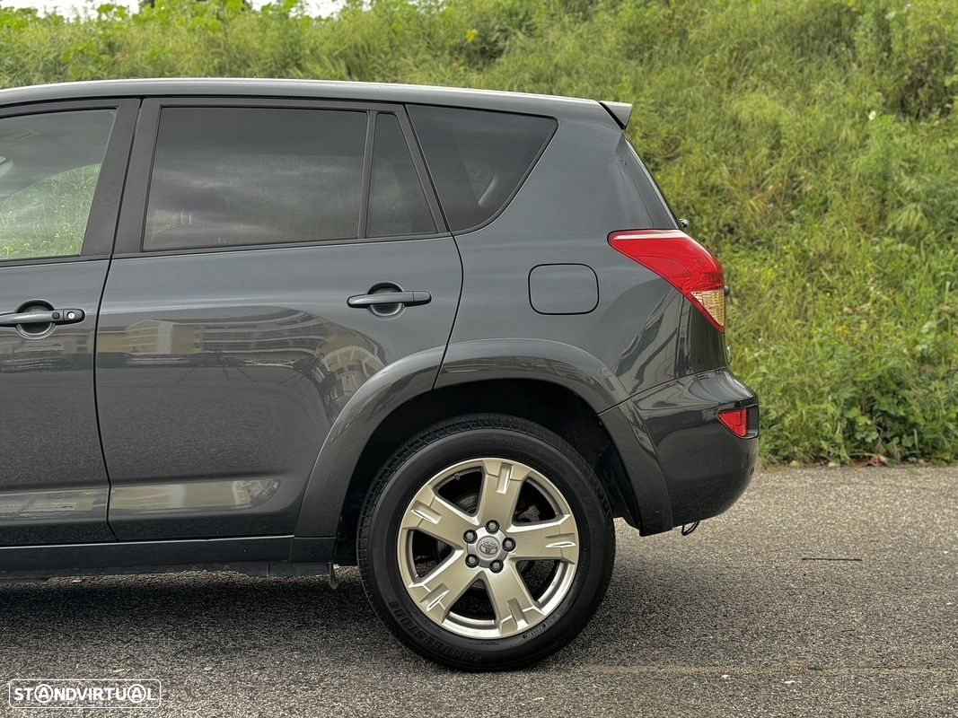 Toyota RAV4 2.2 D-4D X RF - 12