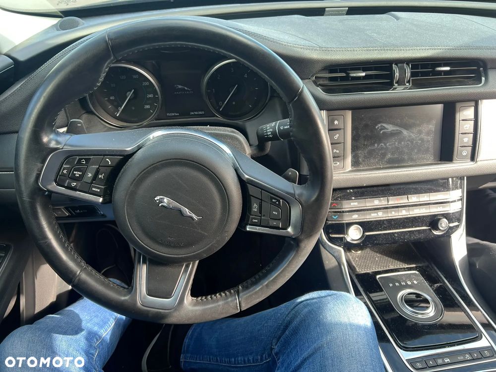 Jaguar XF 2.0 i4D Portfolio - 9