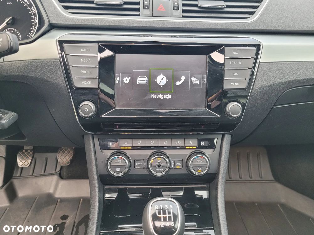 Skoda Superb 2.0 TDI Premium Edition - 18