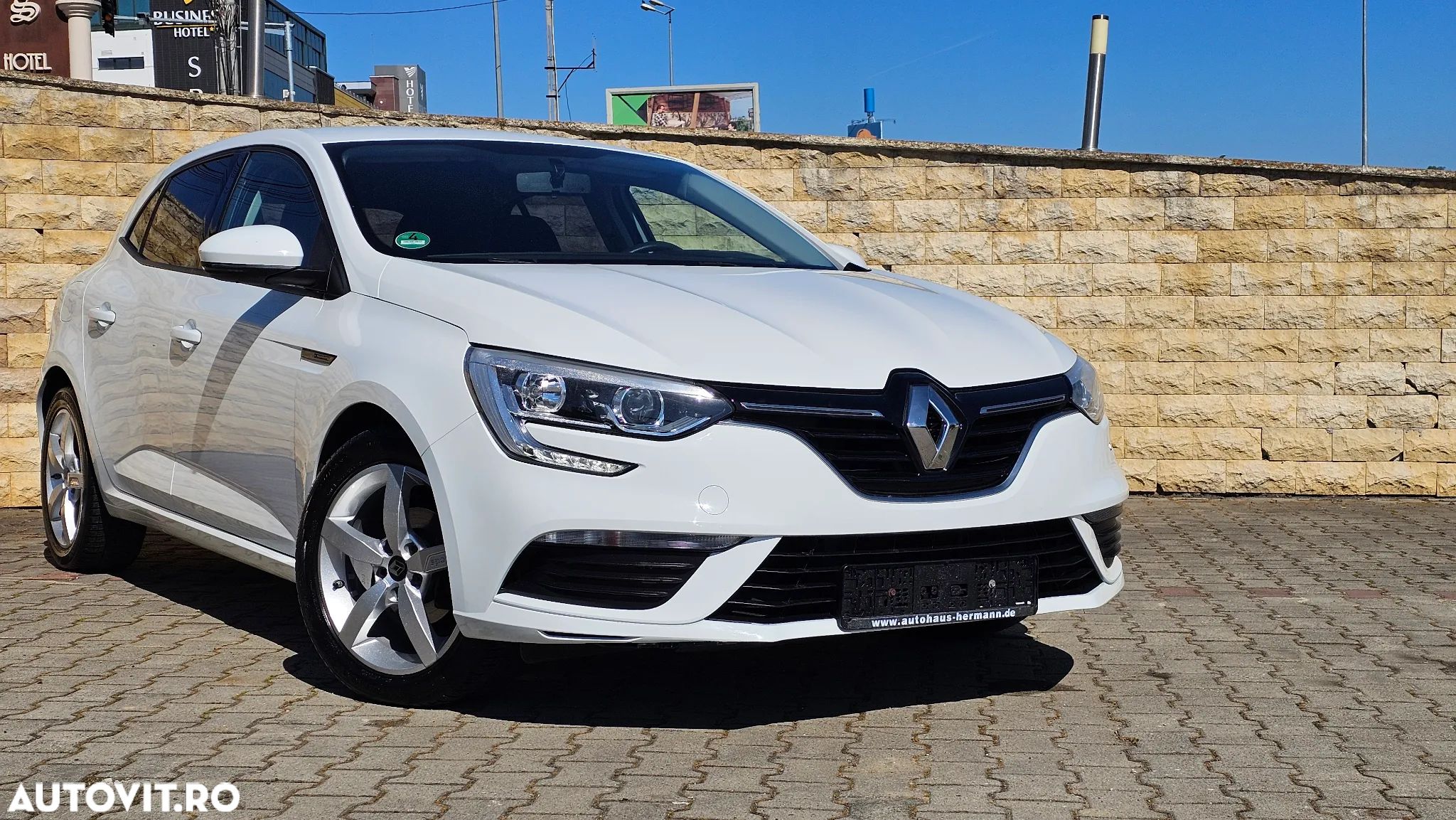 Renault Megane ENERGY TCe 130 BUSINESS - 1