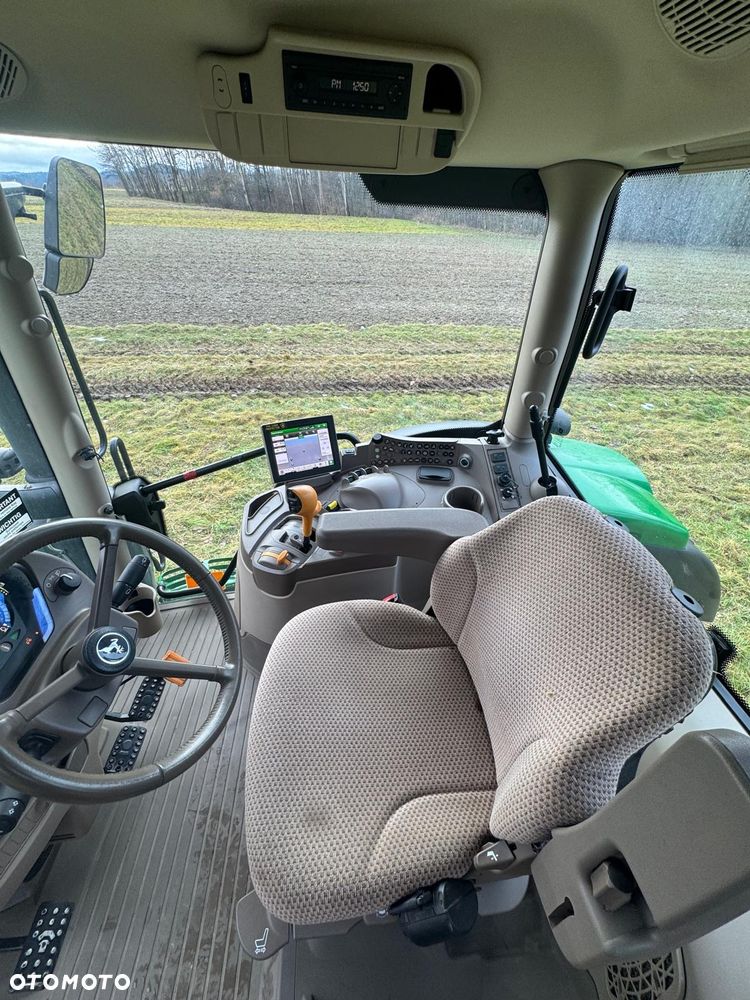 John Deere 6215R - 23