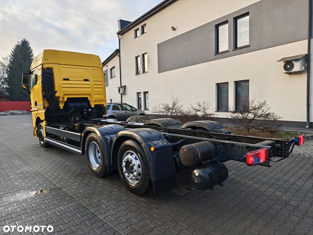 MAN TGX 26.470 6X2 oś skrętna rama do zabudowy - 11