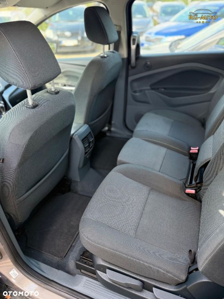 Ford Grand C-MAX - 35