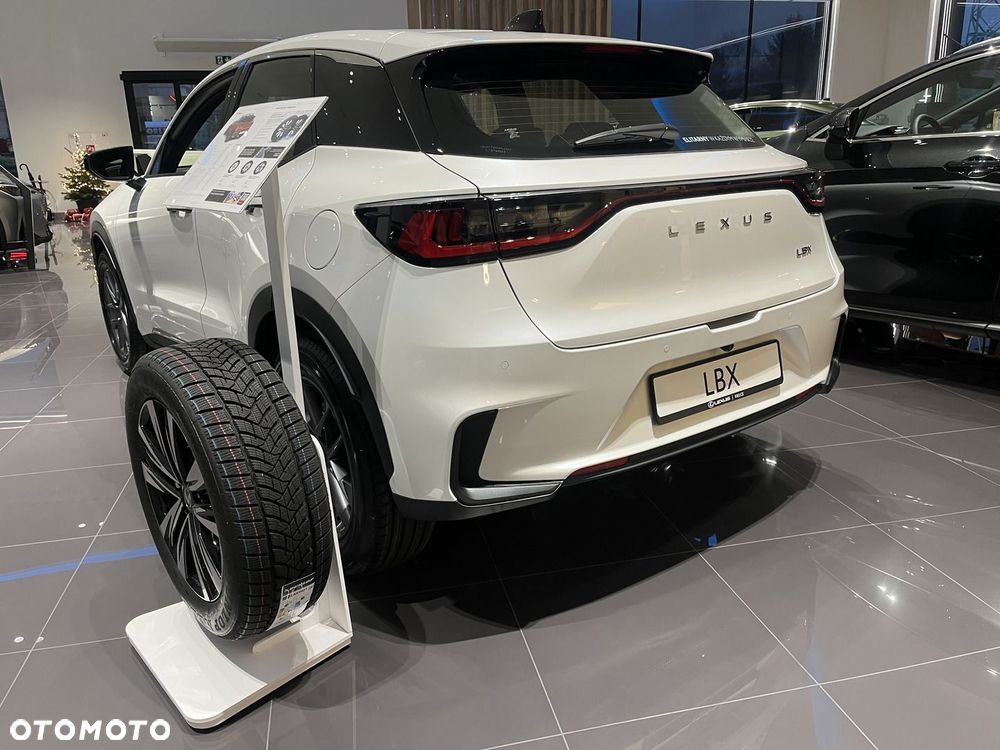 Lexus LBX 1.5 Hybrid - 4