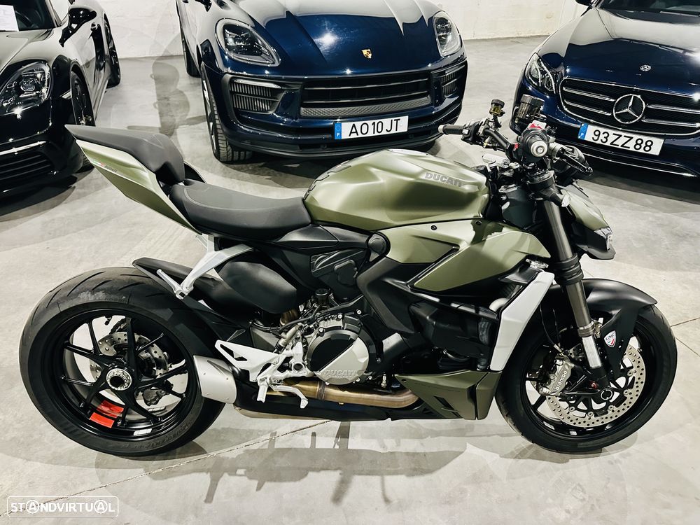 Ducati Streetfighter V2 - 2