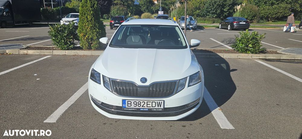 Skoda Octavia 2.0 TDI DSG Premium Edition - 1