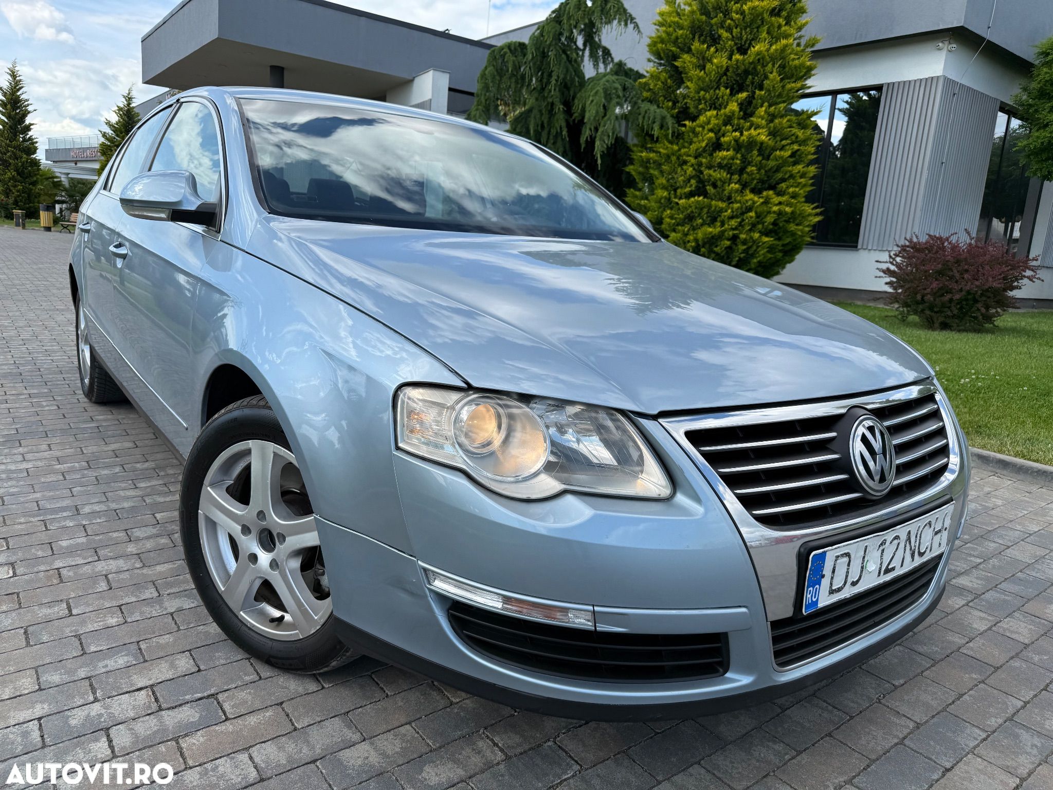 Volkswagen Passat - 1