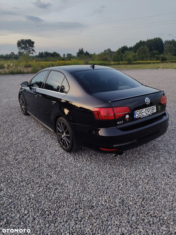 Volkswagen Jetta - 3