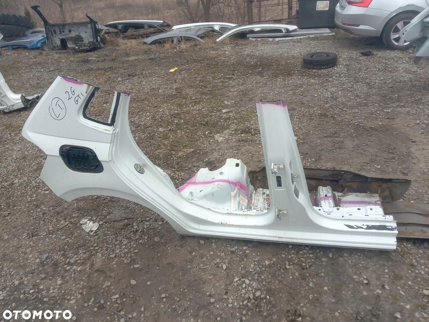 VW POLO 2G VI ĆWIARTKA PRAWA TYLNA PRÓG SŁUPEK - 1