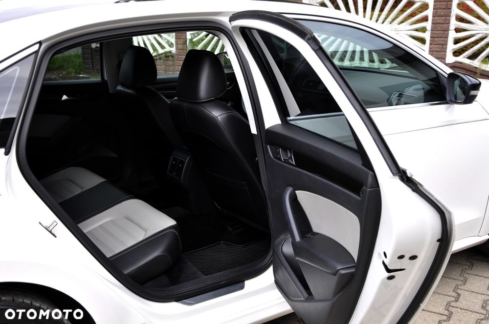 Volkswagen Passat - 32