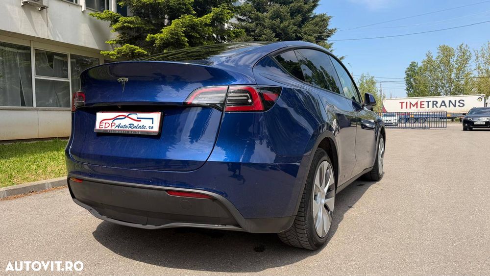 Tesla Model Y - 6