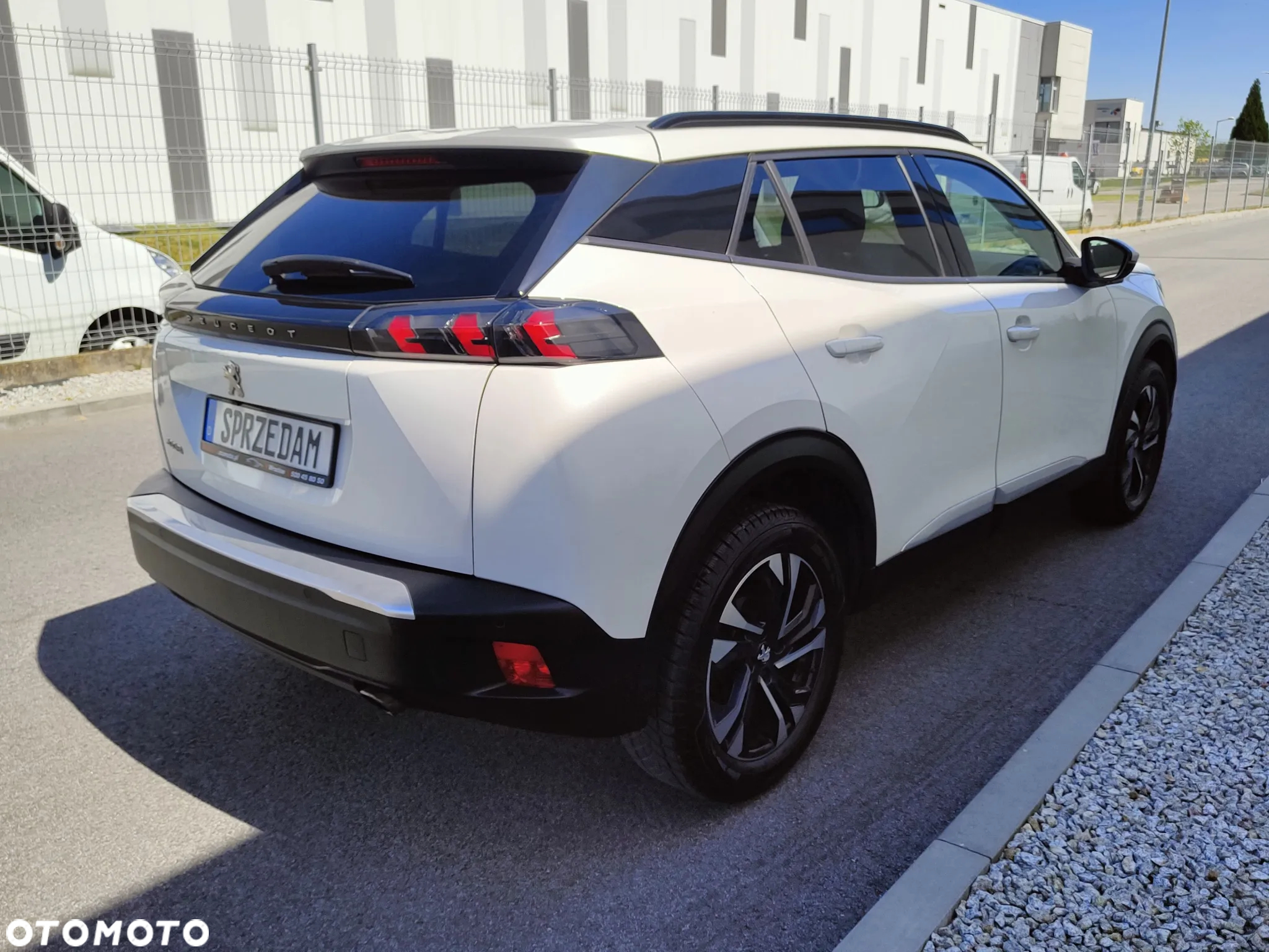 Peugeot 2008 1.5 BlueHDi Allure S&S EAT8 - 4