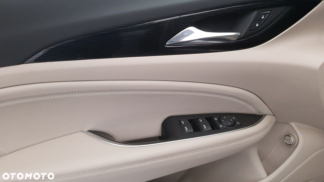 Opel Insignia - 25