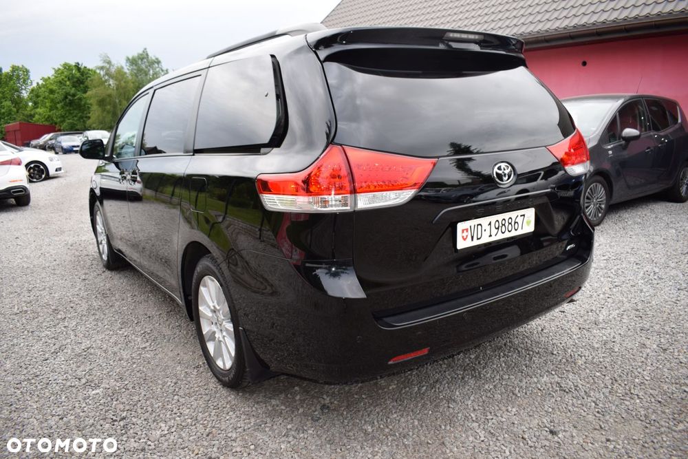 Toyota Sienna - 6