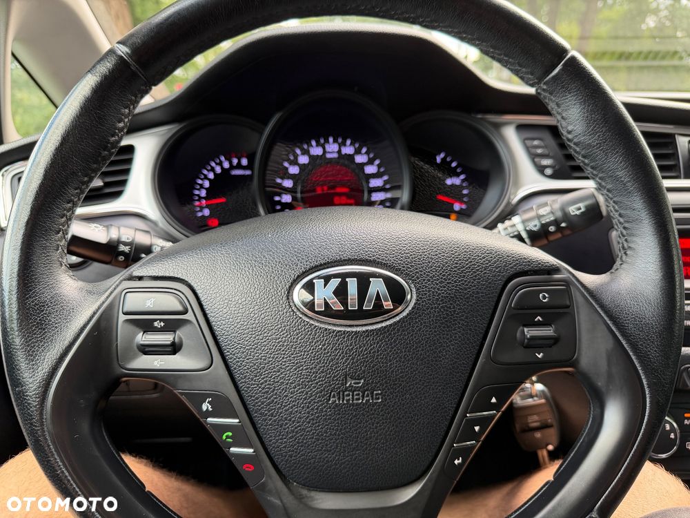 Kia Ceed 1.4 CVVT Dream Team Edition - 17