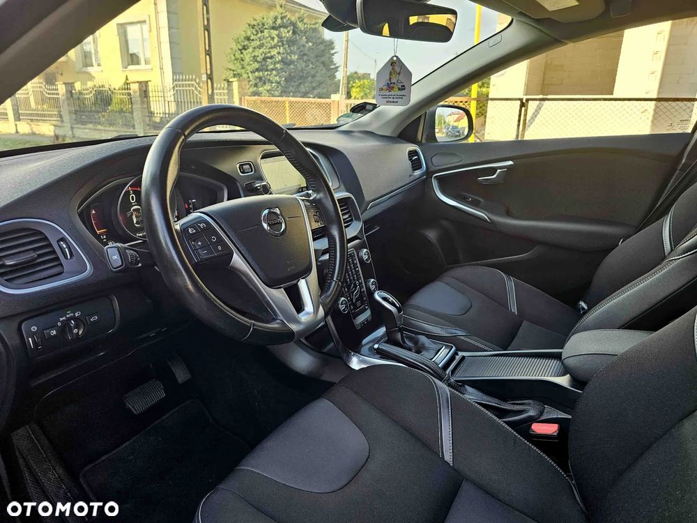 Volvo V40 D4 Geartronic Summum - 19