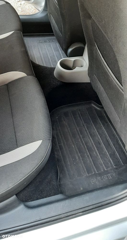 Skoda RAPID Spb 1.6 TDI DPF Ambition Max - 13