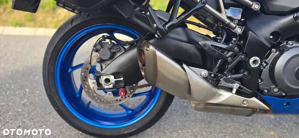 Suzuki GSX 1000 - 12