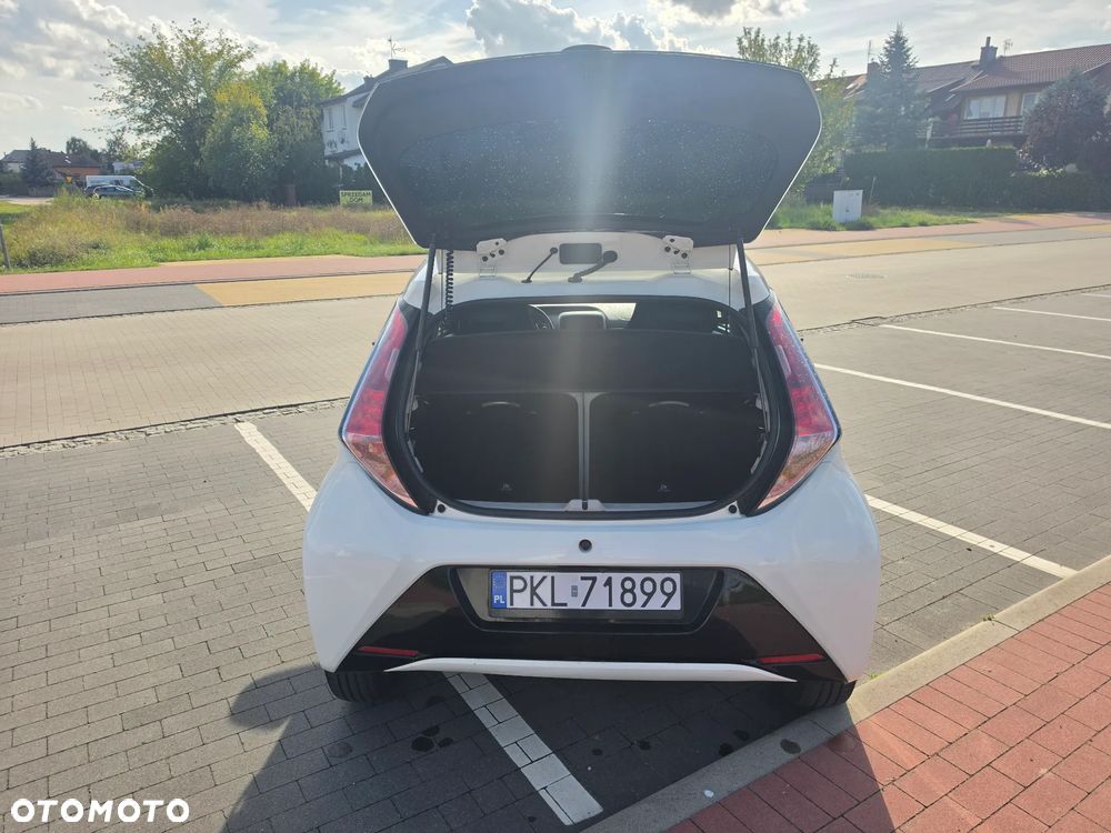 Toyota Aygo x-play touch - 18