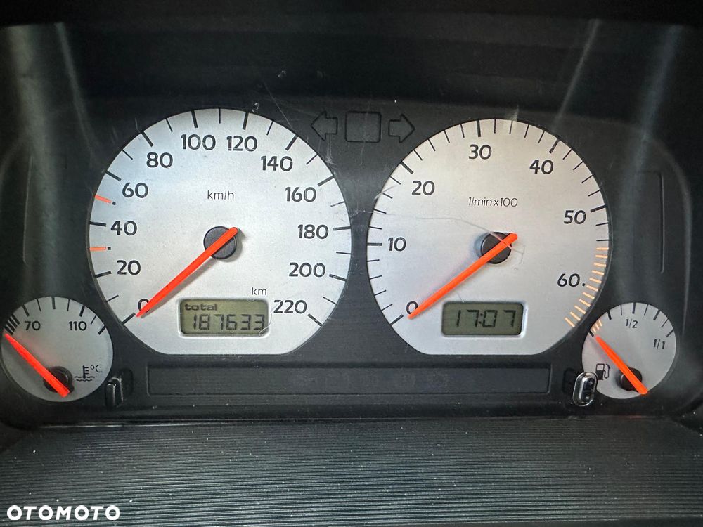 Volkswagen Vento - 11