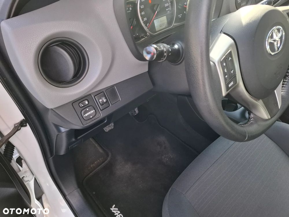 Toyota Yaris - 25