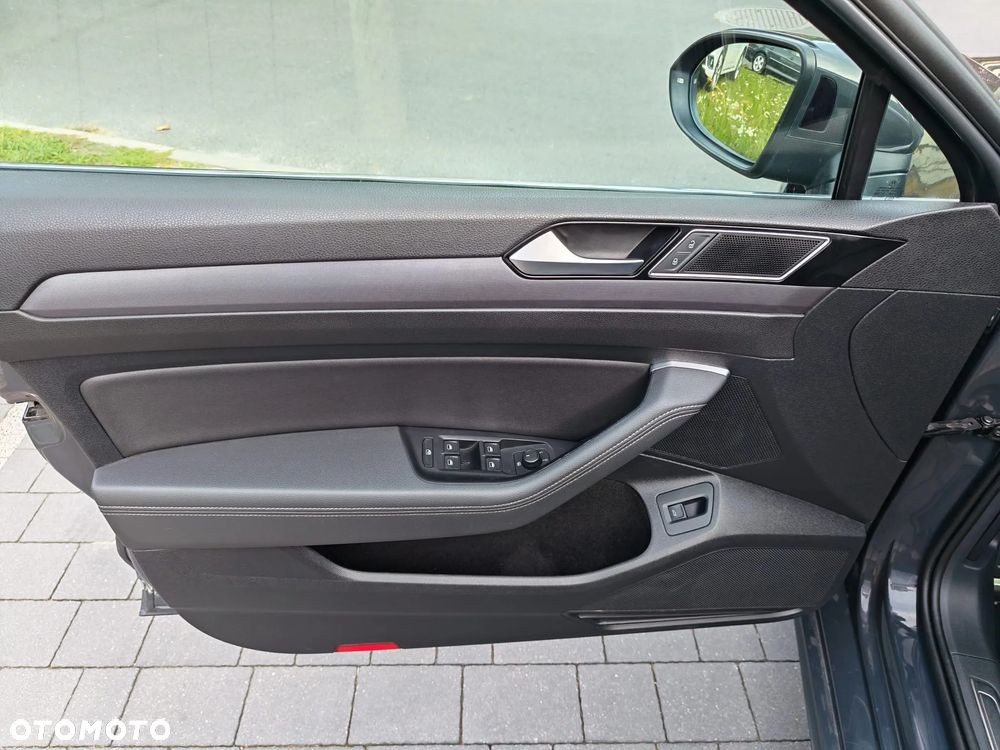 Volkswagen Passat 2.0 TDI SCR DSG Business - 17