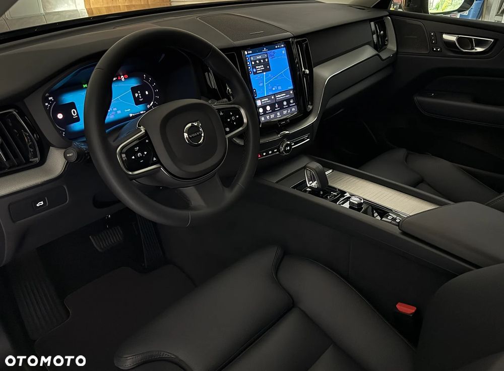 Volvo XC 60 B4 D Plus Dark - 8