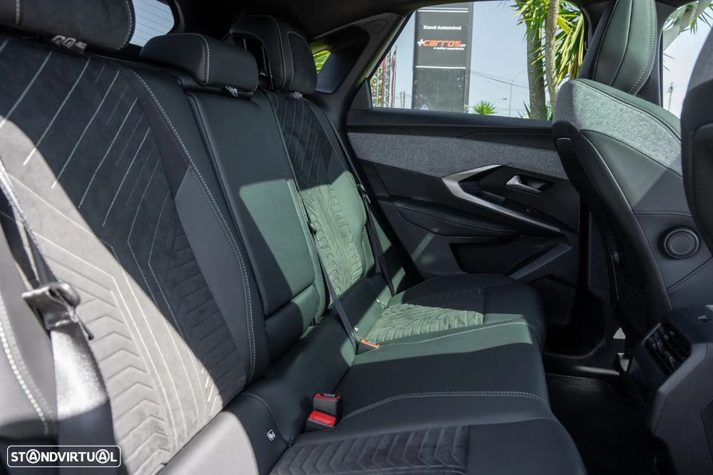 Peugeot E-3008 73 kWh GT - 29