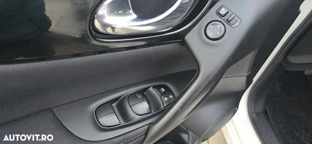 Nissan Qashqai 1.6 DCI N-Vision - 16