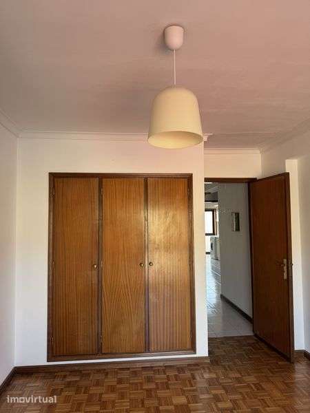 Apartamento T1 com garagem e arrumos em Aveiro perto do Glicinias - Grande imagem: 2/8