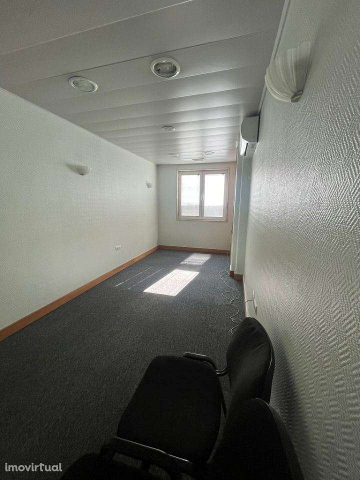 Av. República: Arrenda-se salas Centro Escritórios - Grande imagem: 2/11